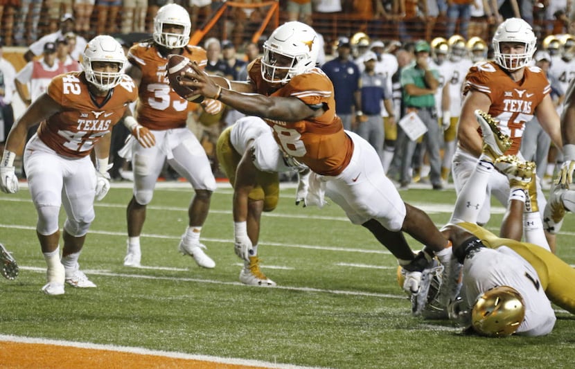 Texas quarterback Tyrone Swoopes (18) scores the winning touchdown in the second overtime...
