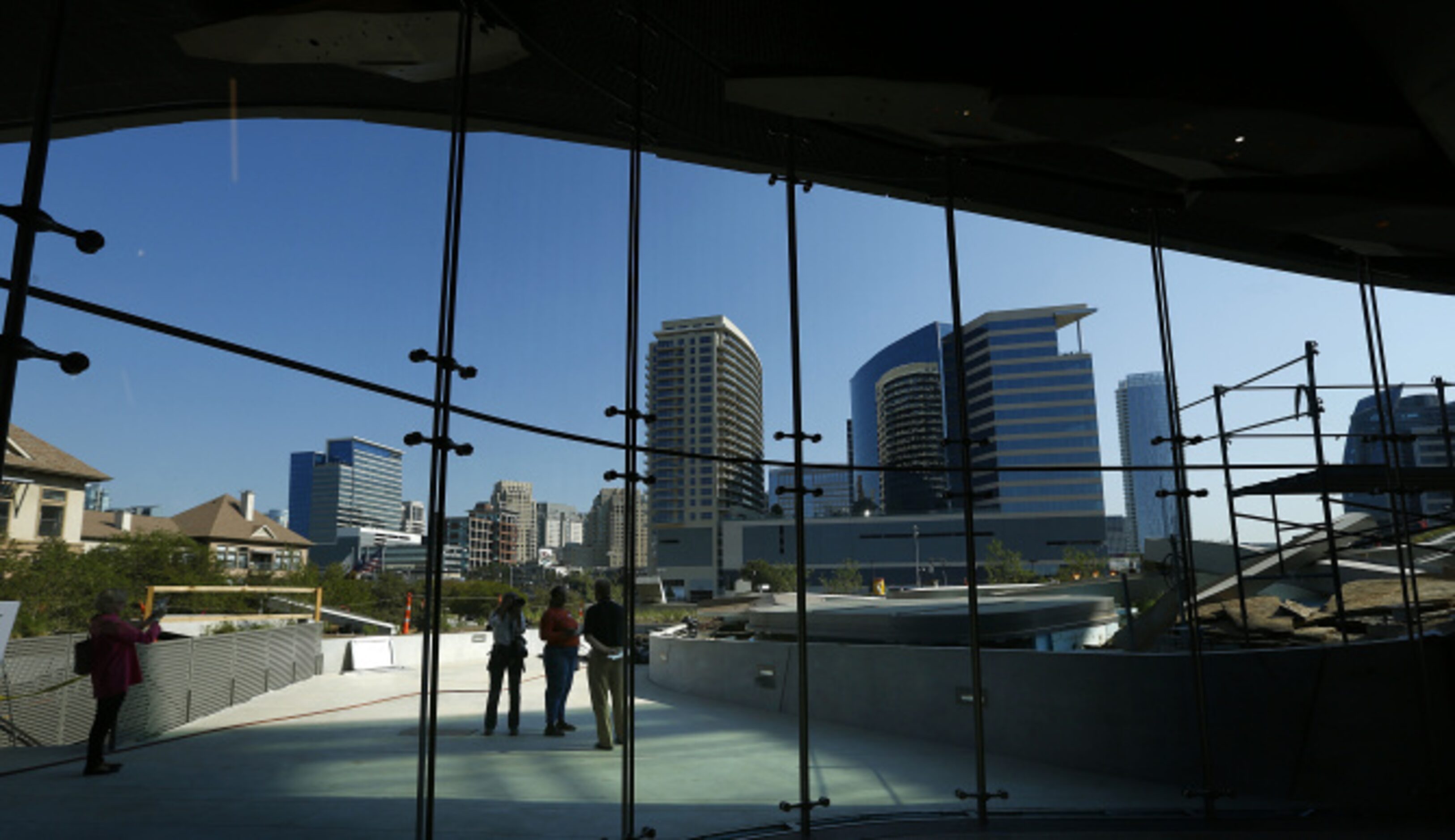 A rooftop observation deck sits off the main lobby.