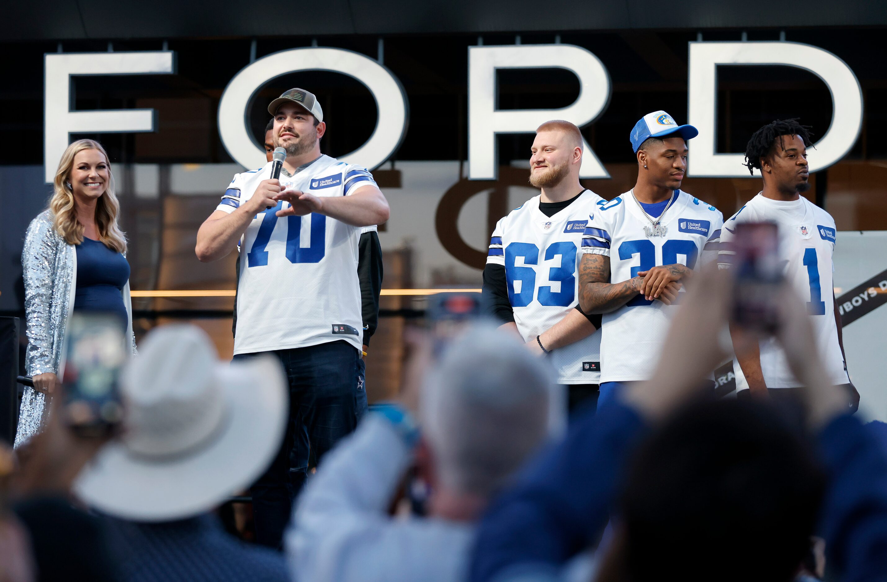 Dallas Cowboys offensive guard Zack Martin (70) and  his teammates were introduced to fans...