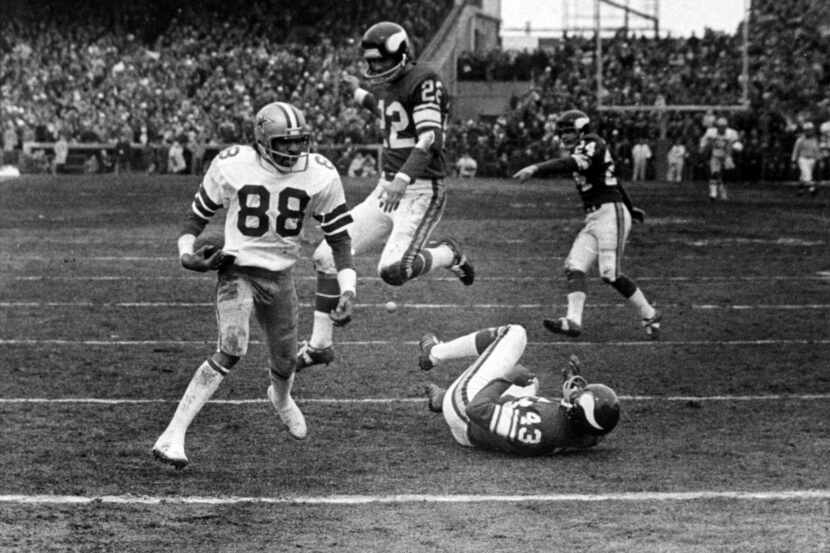  Forty years ago today, Dallas Cowboys wide receiver Drew Pearson (88) catches Roger...