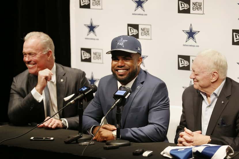 Running back Ezekiel Elliott (center), who played for Ohio State, is introduced by Dallas...