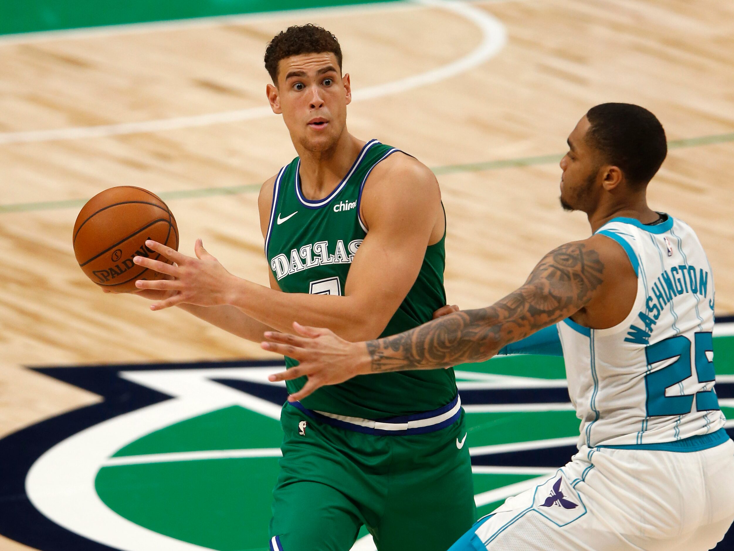 Dallas Mavericks center Dwight Powell (7) looks to pass as he is defended by Charlotte...