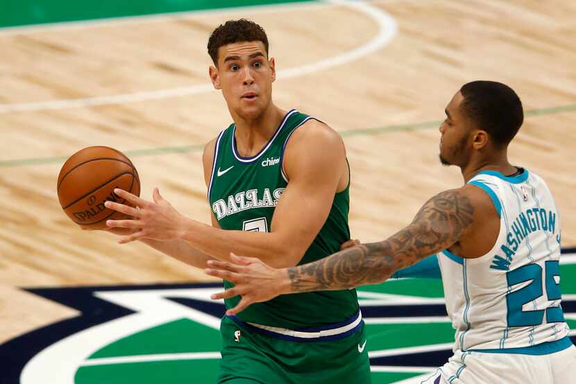 Dallas Mavericks center Dwight Powell (7) looks to pass as he is defended by Charlotte...