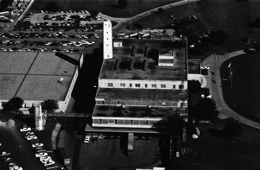 October 1973 - aerial photo [ taken from blimp ] - dr pepper bottling plant - mockingbird lane