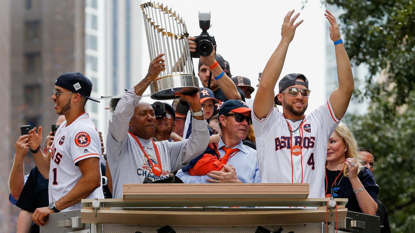 LOOK: Here's what the Astros' World Series championship shirts and