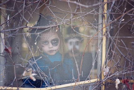 Photographer Julie Peveto has posted her family Halloween photos online each year for three...