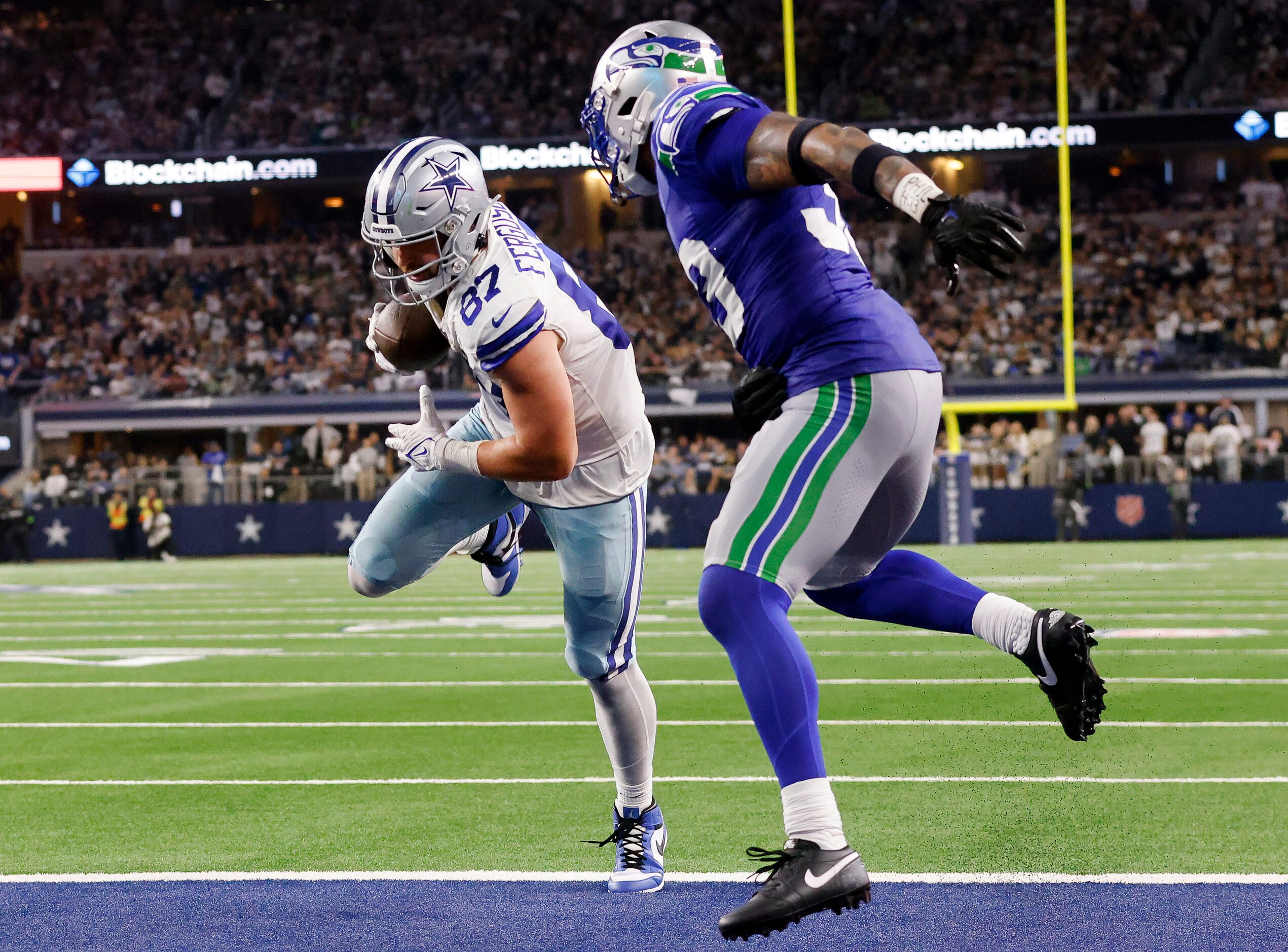 Dallas Cowboys tight end Jake Ferguson (87) catches the go-ahead touchdown pass against...