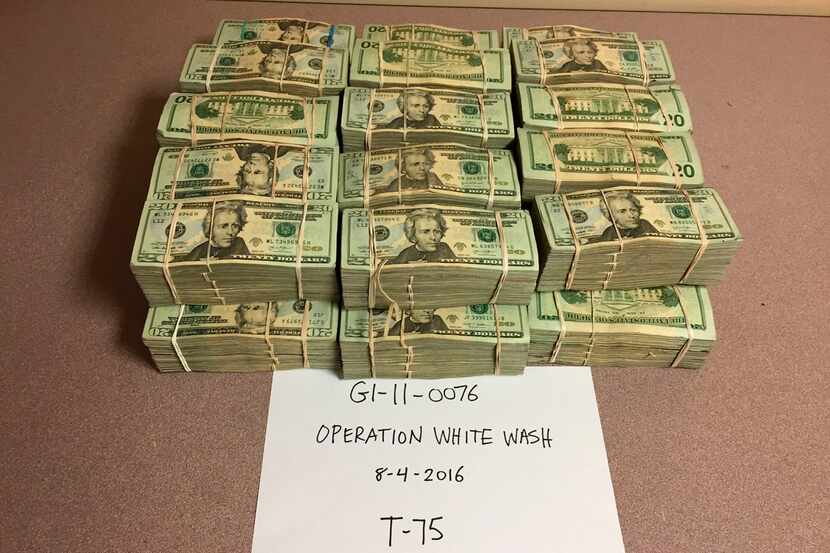 Esta foto proporcionada por la DEA muestra dólares confiscados en la Operación “White Wash”...