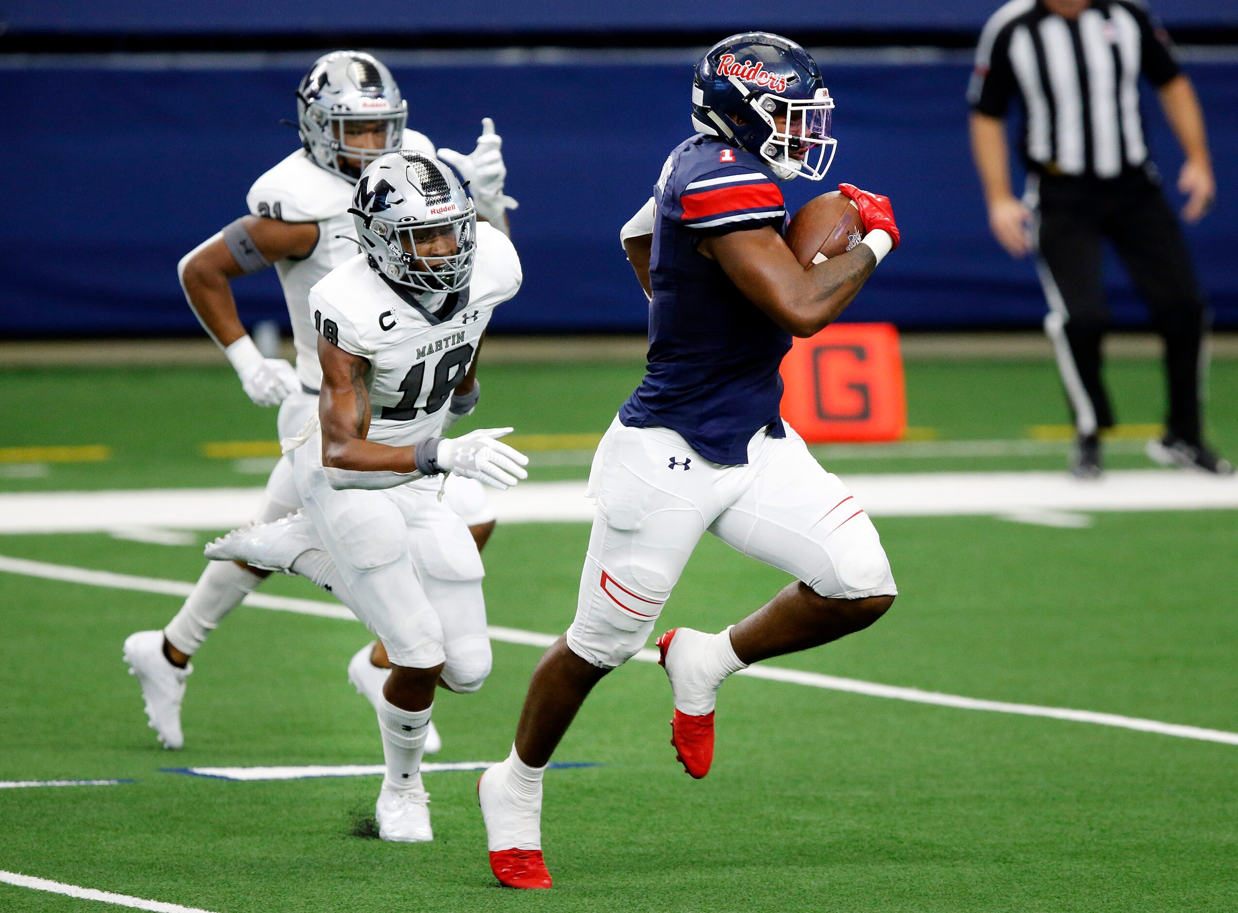 Denton Ryan receiver Ja'Tavion Sanders (1) scores a first quarter touchdown on a long catch...