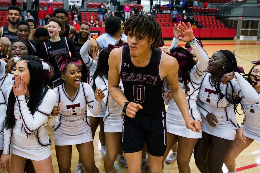 Mansfield Timberview guard Joey Madimba (0), cheerleaders and other players celebrate a...