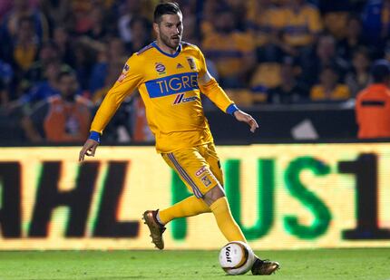 Andre-Pierre Gignac of Tigres controls the ball during their semifinal Mexican Apertura 2017...
