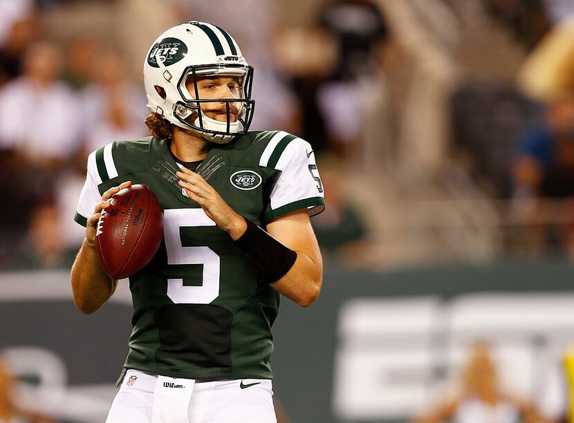 EAST RUTHERFORD, NJ - SEPTEMBER 03: Quarterback Matt Flynn #5 of the New York Jets looks to...