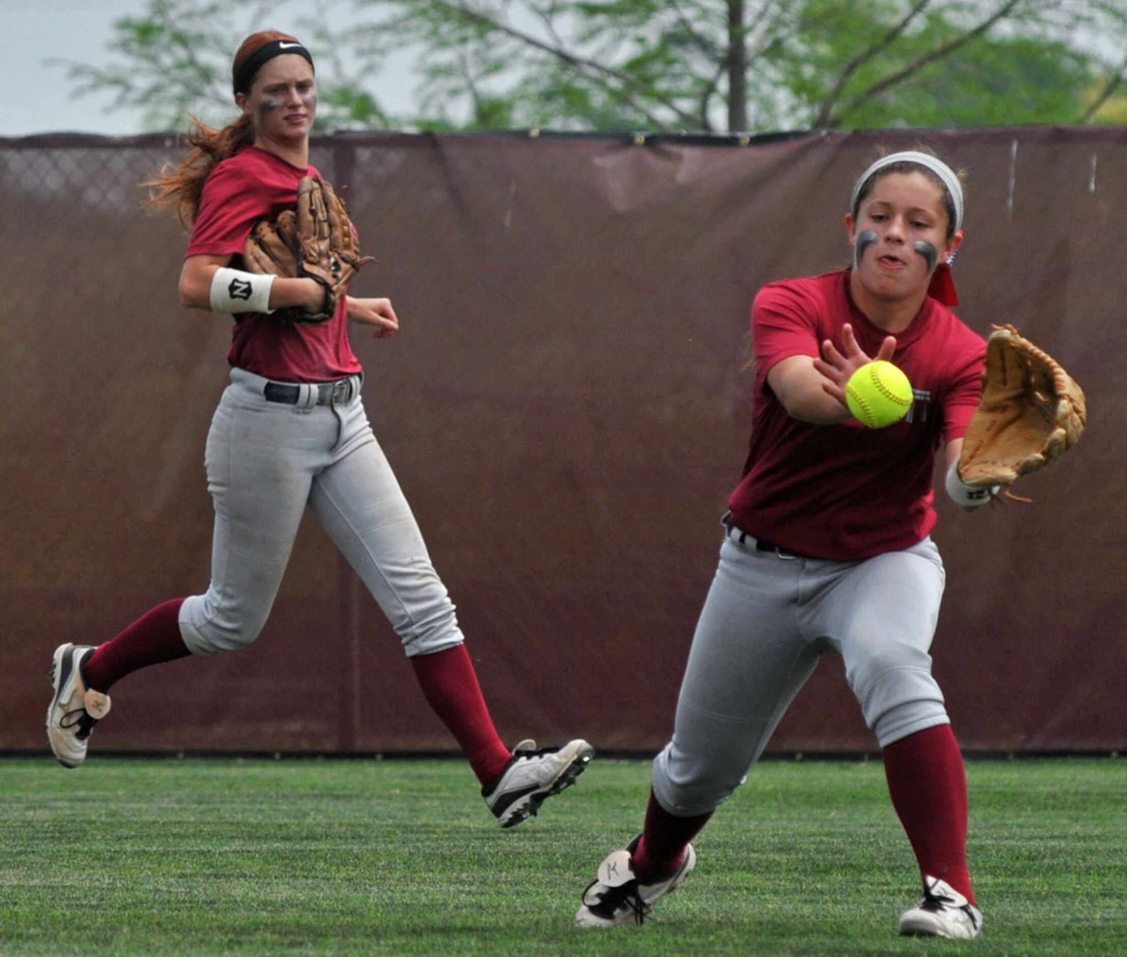 Rowlett's Victoria Rodriguez (1) fields a hit as Grasyn Langley (10) runs to back up during...