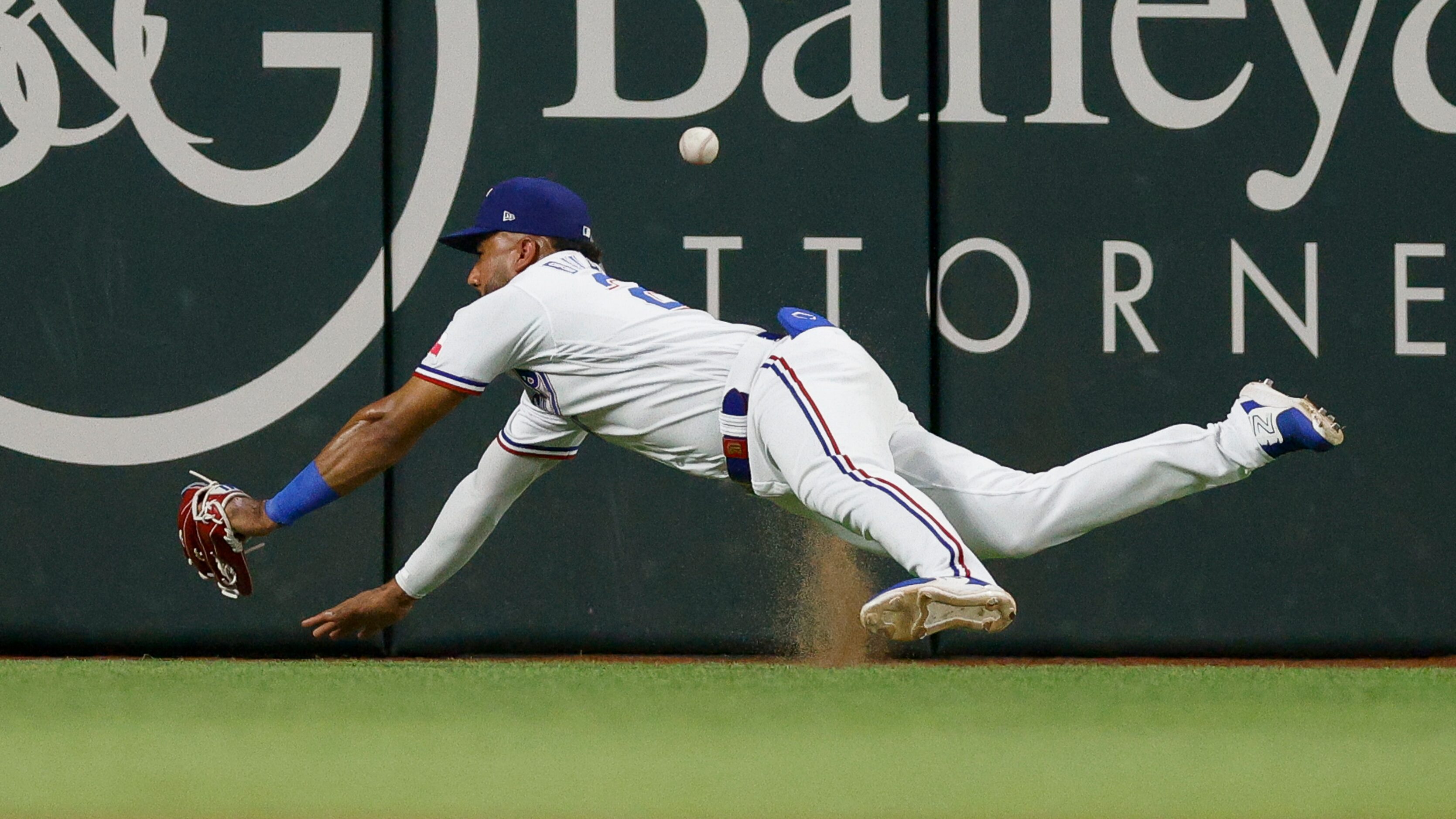 Texas Rangers left fielder Ezequiel Duran (20) fails to make a diving catch in left field...