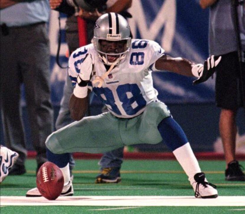 Michael Irvin celebrates after gaining 30 yards on a pass from Jason Garrett in the third...