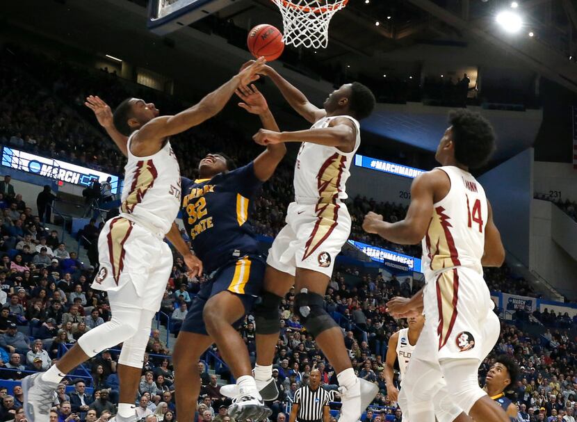Murray State's Darnell Cowart (32) has his shot blocked by Florida State's Trent Forrest,...