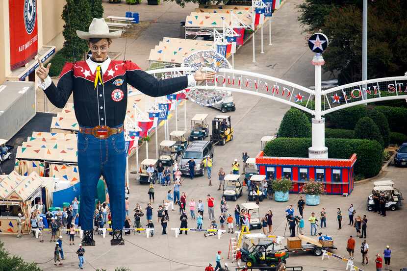 Workers install Big Tex in Fair Park on Sept. 22, 2017, in Dallas.