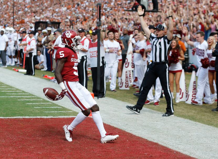 Oklahoma Sooners wide receiver Marquise Brown (5) scores a touchdown in a game against the...
