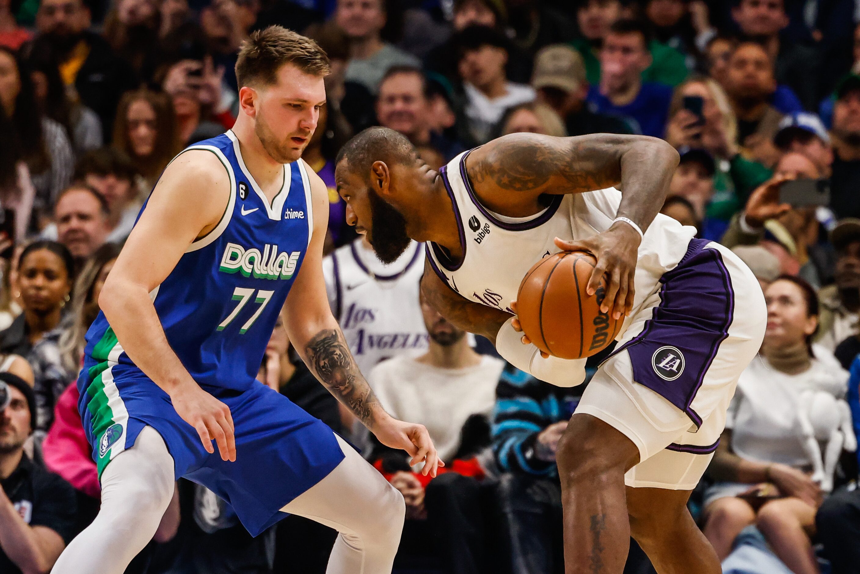 Los Angeles Lakers forward LeBron James (6) tries to go around Dallas Mavericks guard Luka...