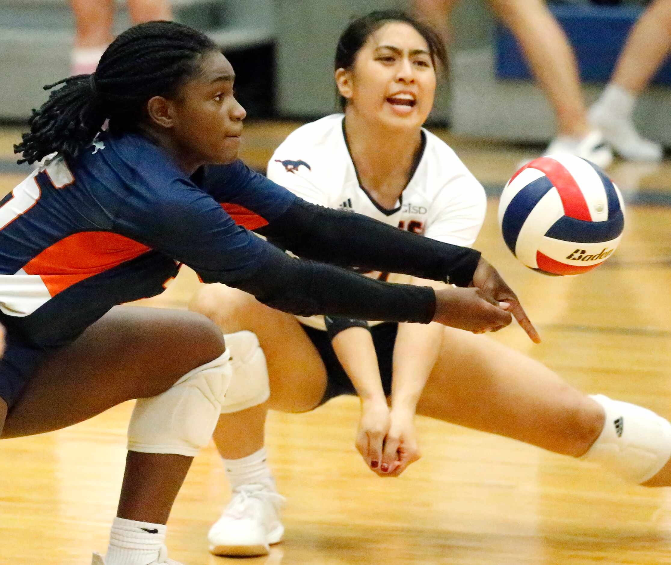 Sachse High School defensive specialist Zoria Heard (25) and Sachse High School Chloe...