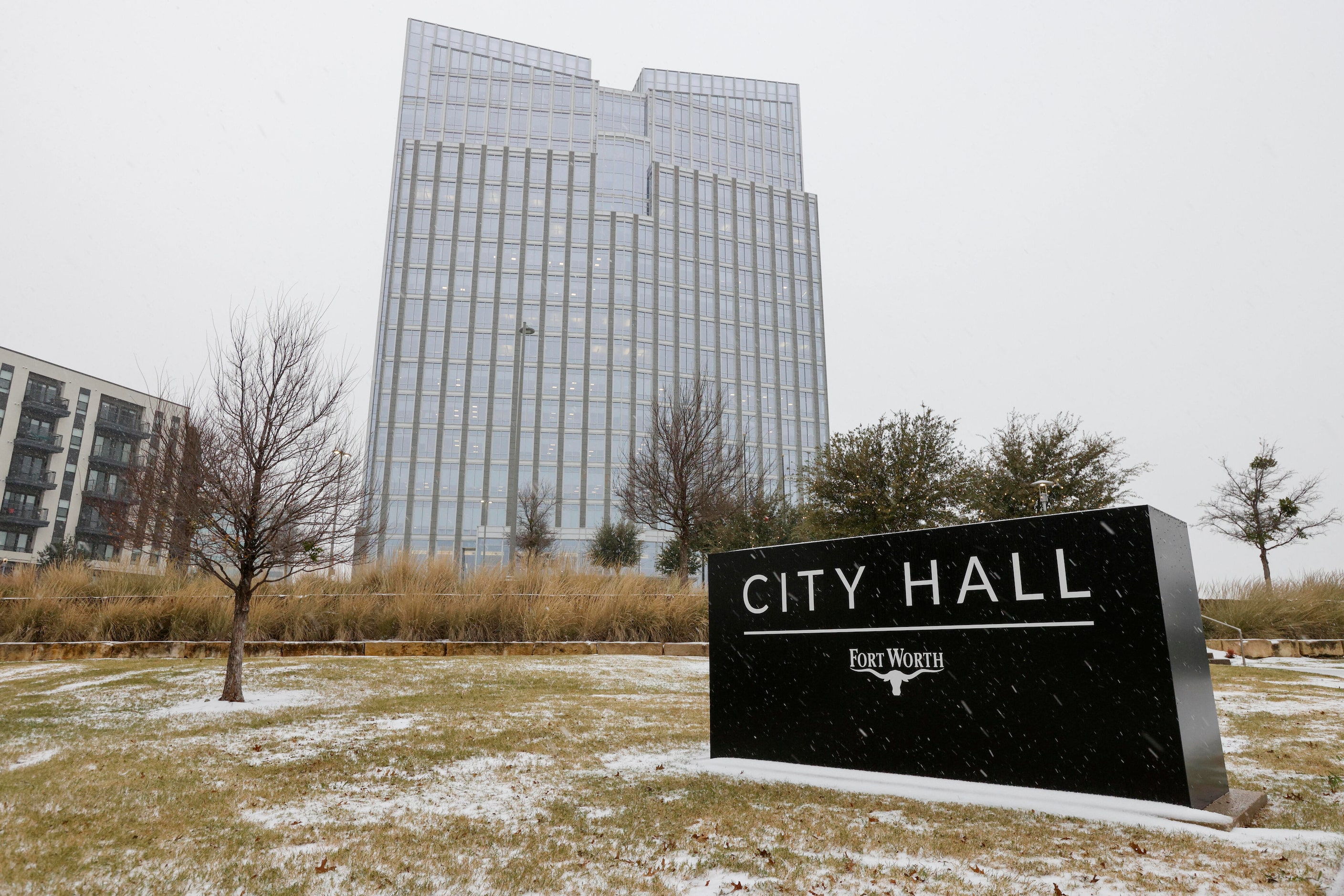 Sleet and snow falls outside Fort Worth City Hall, Thursday, Jan. 9, 2025.