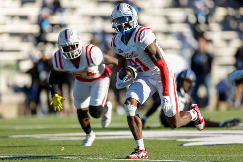 Duncanville defensive back Tyren Polley (21) returns an interception during the first half...