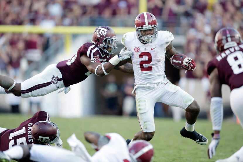 Oct 17, 2015; College Station, TX, USA; Alabama Crimson Tide running back Derrick Henry (2)...