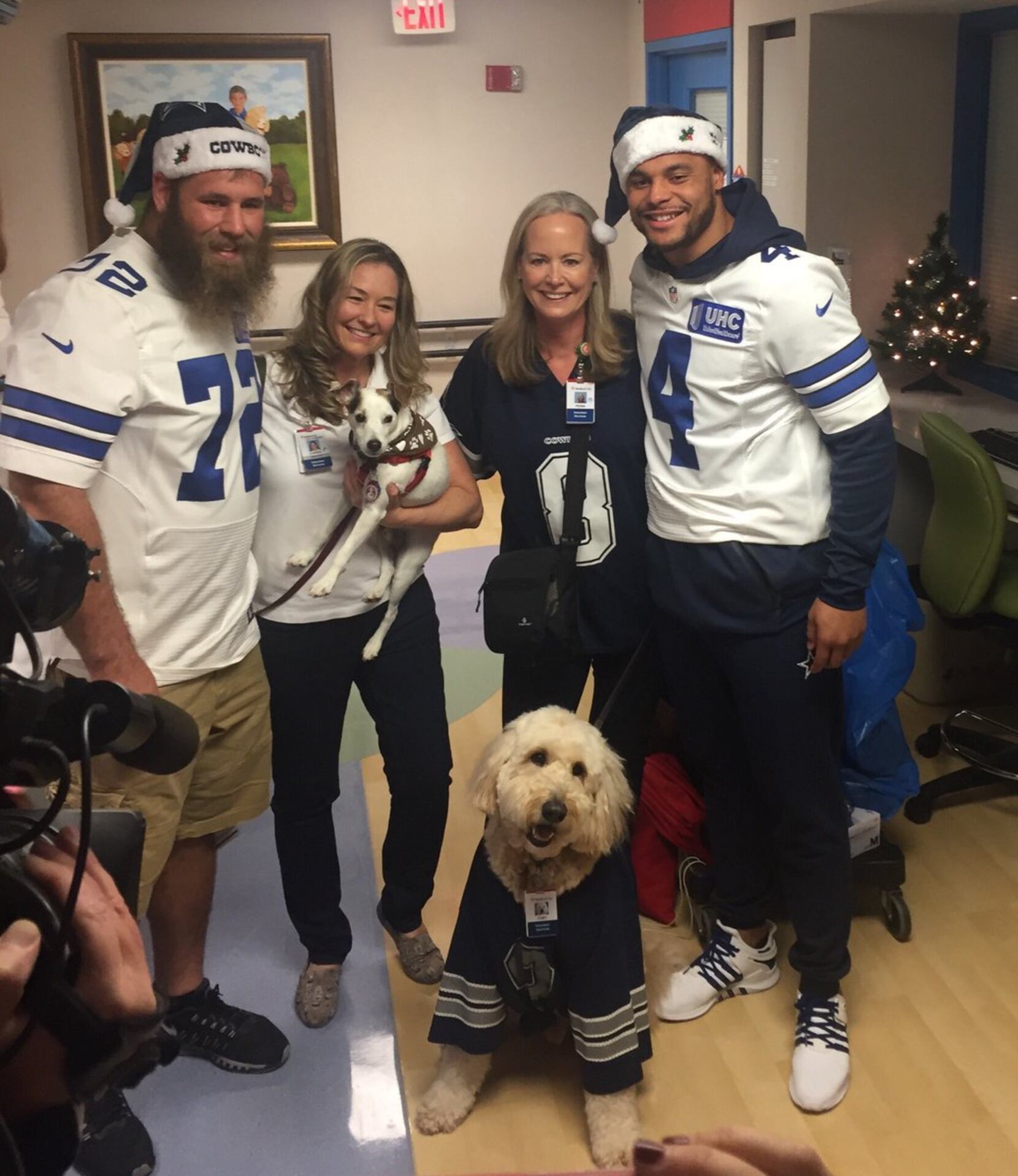 Dallas Morning News: 'It's a special thing' - Dallas Cowboys players make  holiday visits to four local children's hospitals