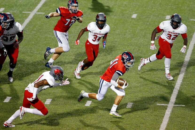 McKinney Boyd's Doren Gibson (41) finds a pocket in the Mesquite Horn line during the first...