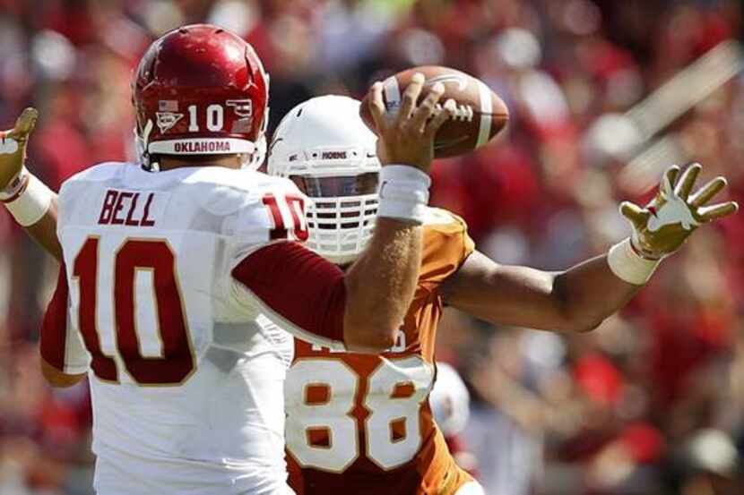 Texas Longhorns defensive end Cedric Reed (88) closes in on Oklahoma Sooners quarterback...