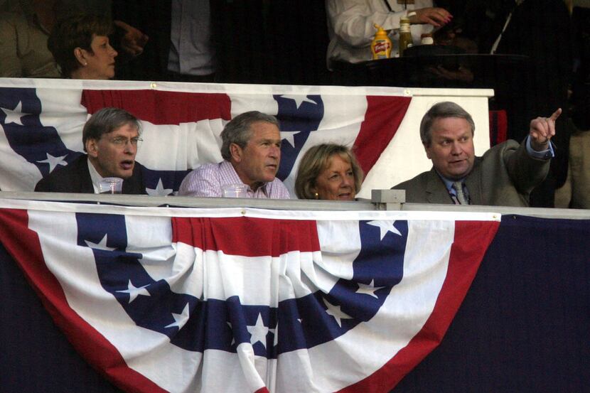 WASHINGTON - APRIL 14:  U.S. President George W. Bush (2nd-L) sits with baseball...