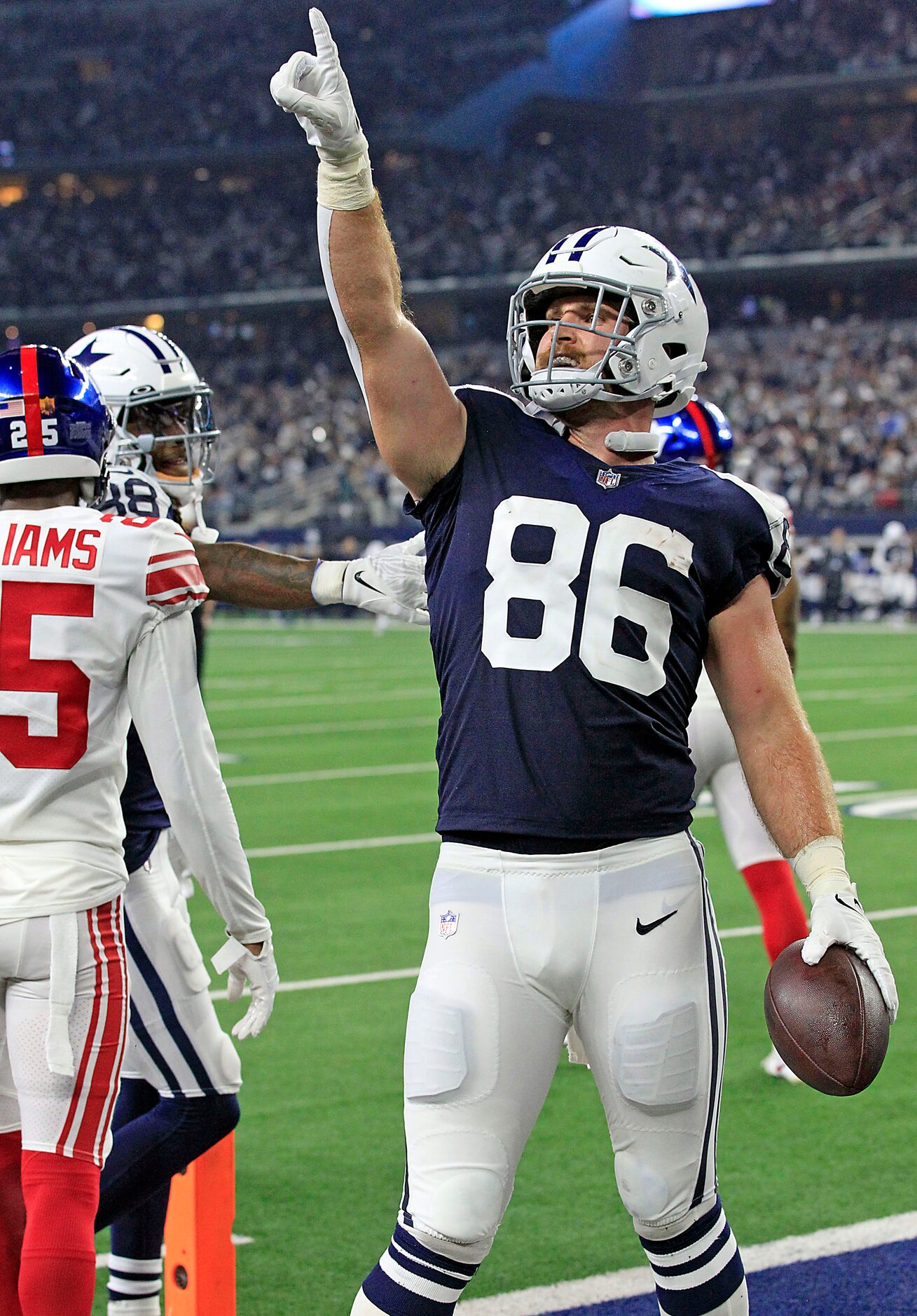 Dallas Cowboys tight end Dalton Schultz (86) celebrates his touchdown during the second half...