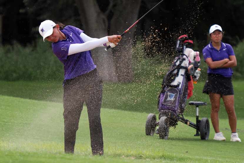 Frisco Independence’s Anika Singh hits out of a bunker on hole #18 during round 2 of the UIL...
