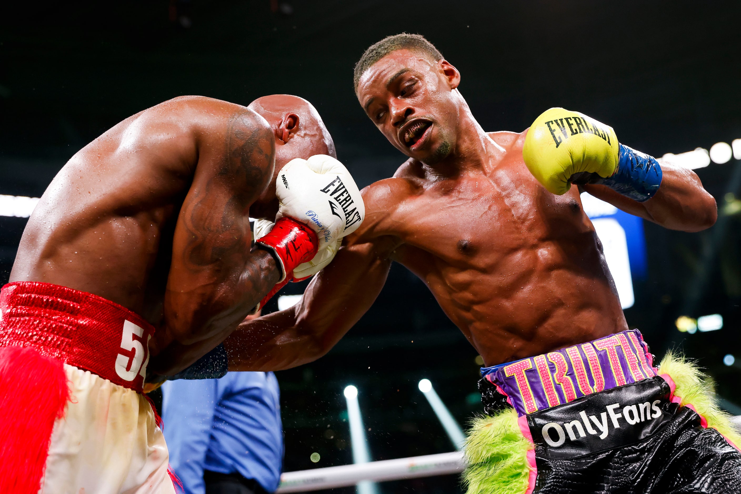 DeSoto’s Errol Spence Jr. hits Yordenis Ugas during a welterweight championship boxing match...