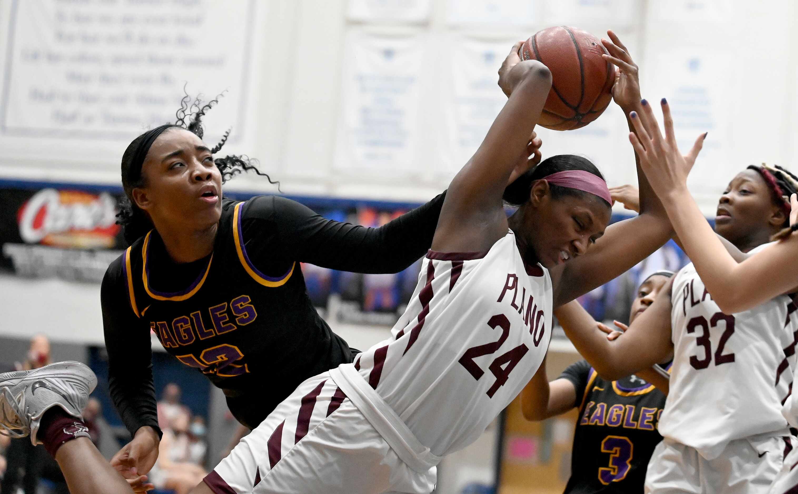 Plano’s Amaya Brannon (24) grabs a rebound in front of Richardson’s Kaia Ponder (12) in the...