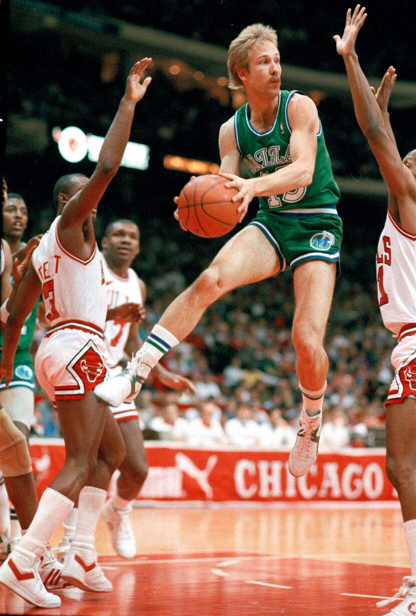 Dallas Mavericks guard Brad Davis (15) pulls down a rebound Sunday March 8, 1967 in Chicago...