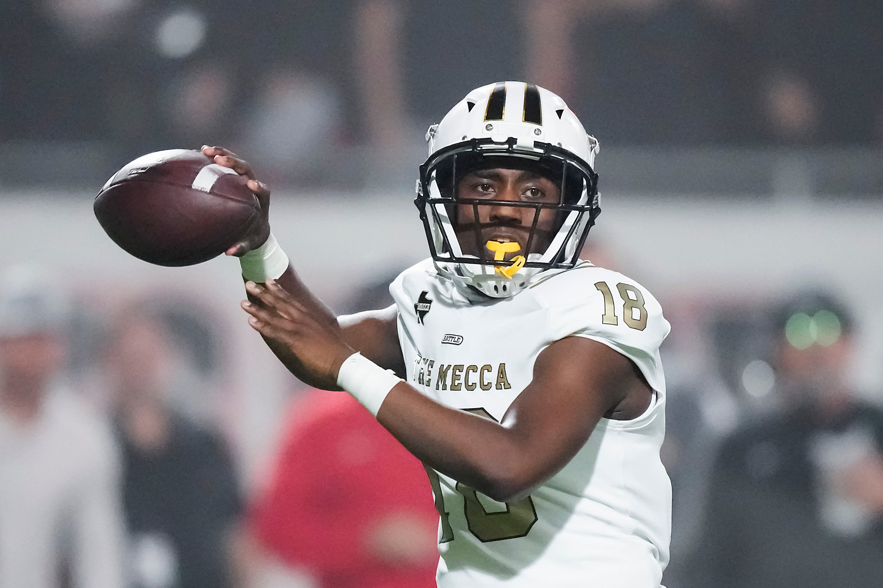 South Oak Cliff quarterback  William Little (18) throws a pass during the first half of a...