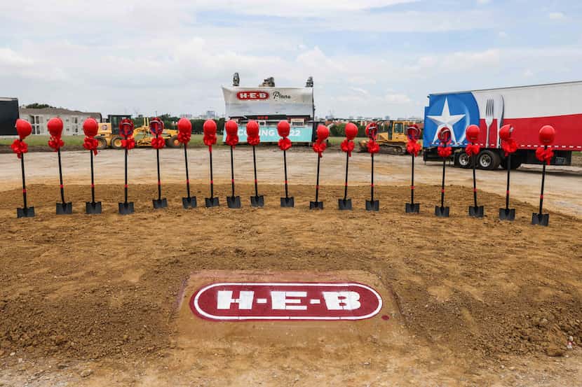 The scene at the June 2021 groundbreaking ceremony for H-E-B's Plano store.