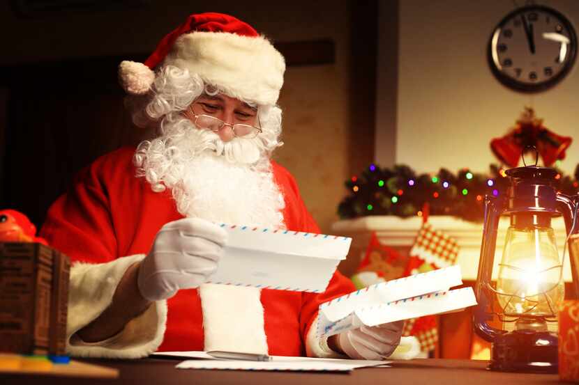 El Servicio Postal de los Estados Unidos (USPS) busca duendes que le ayuden a Santa Claus a...