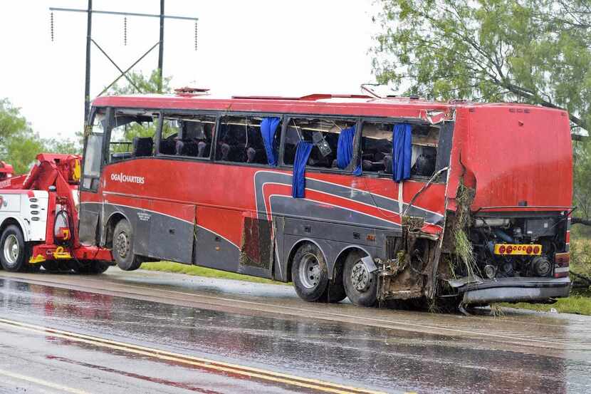El autobús de OGA Charters después de la volcadura en la que murieron ocho personas.
