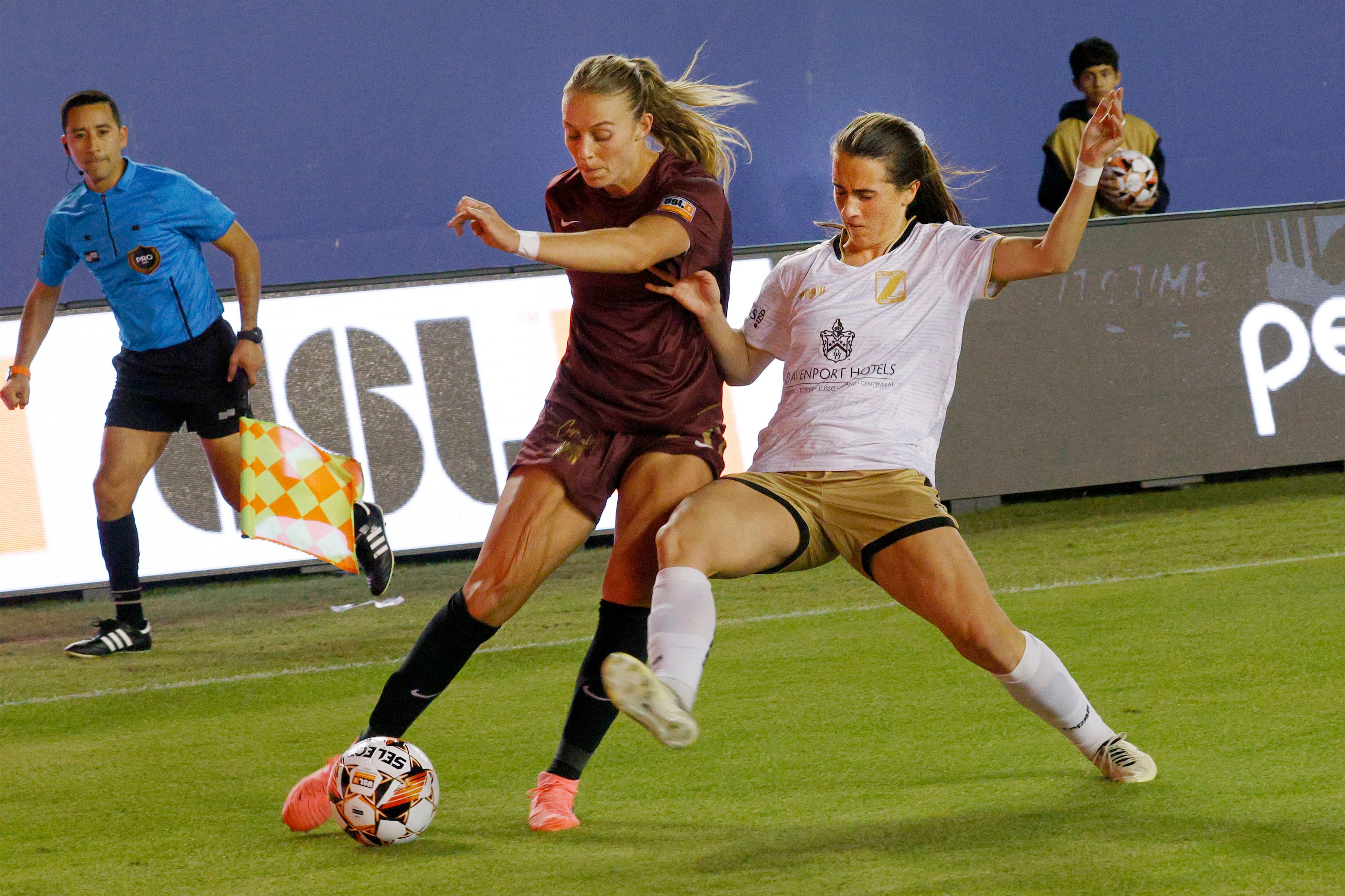 Dallas Trinity forward Allie Thornton (20), left, and  Spokane Zephyr defender Sarah Clark...