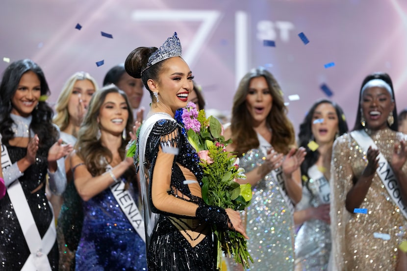 Miss Estados Unidos R'Bonney Gabriel reacciona tras ser seleccionada como una de las tres...