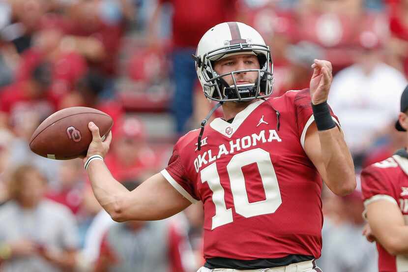 Oklahoma quarterback Austin Kendall (10) warms up before the start of an NCAA college...