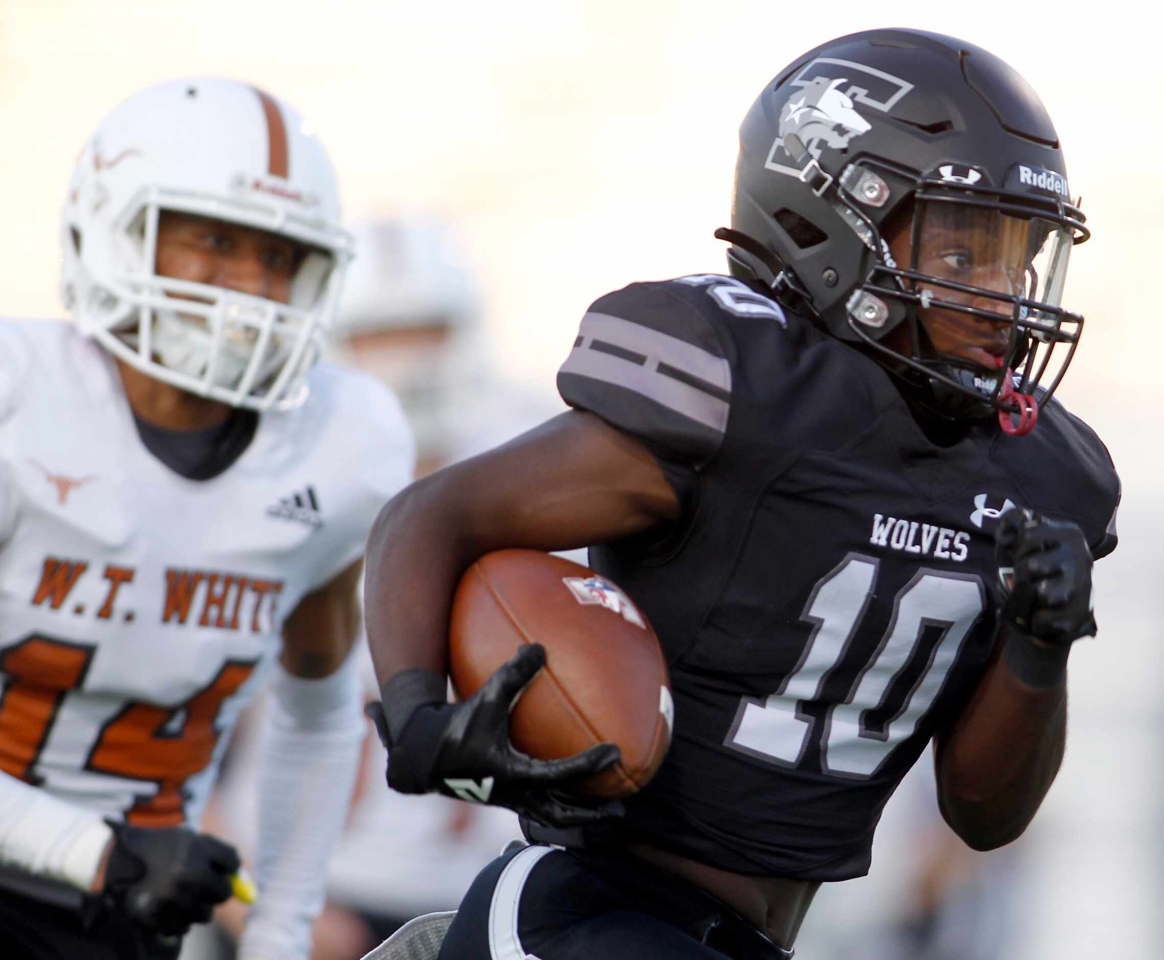 Mansfield Timberview running back DJ Hill (10) bolts for a big rushing gain as W.T. White...