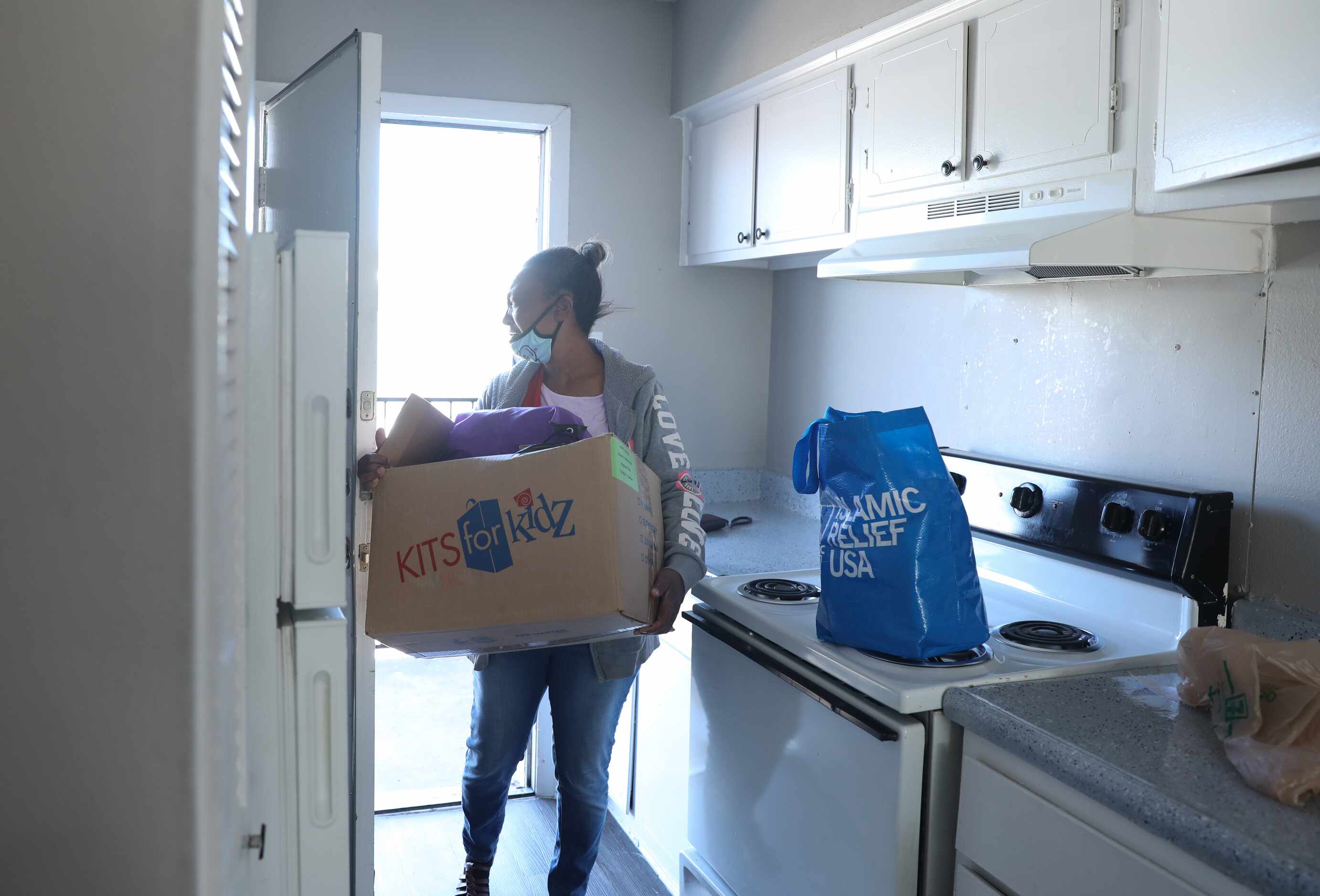 Patricia Freeman carries some of her belongings into her new apartment in southern Dallas on...