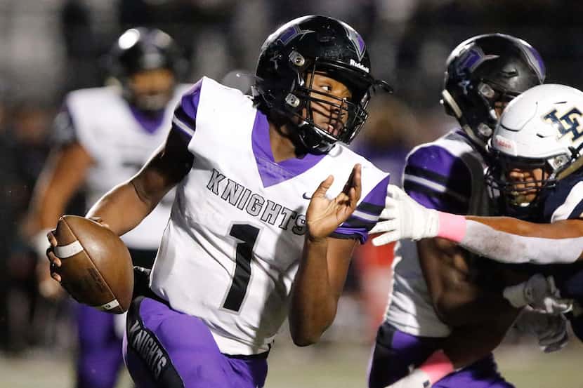 Independence High School quarterback Braylon Braxton (1)  gets to the edge before turning...