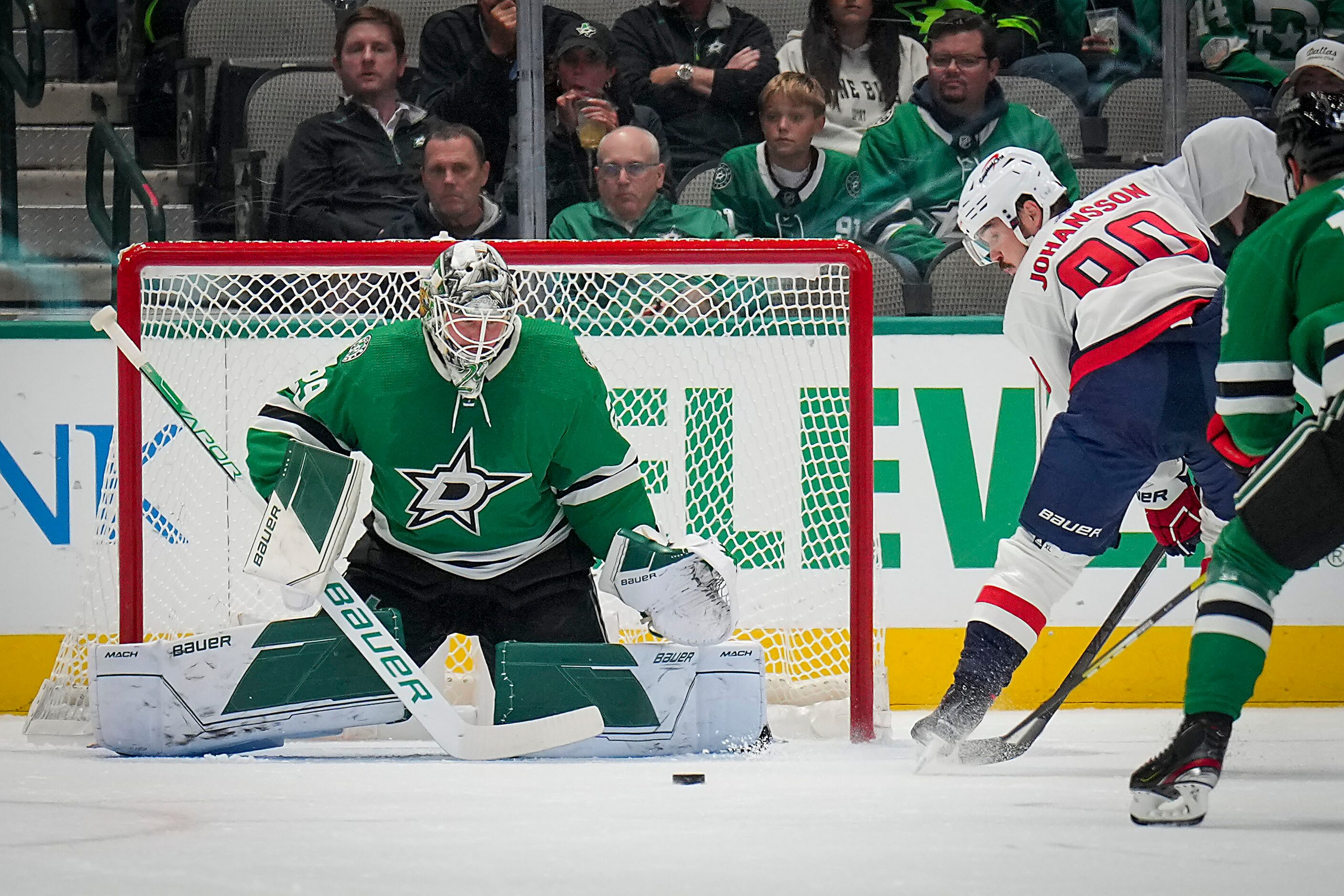 Dallas Stars goaltender Jake Oettinger (29) turns away Washington Capitals left wing Marcus...