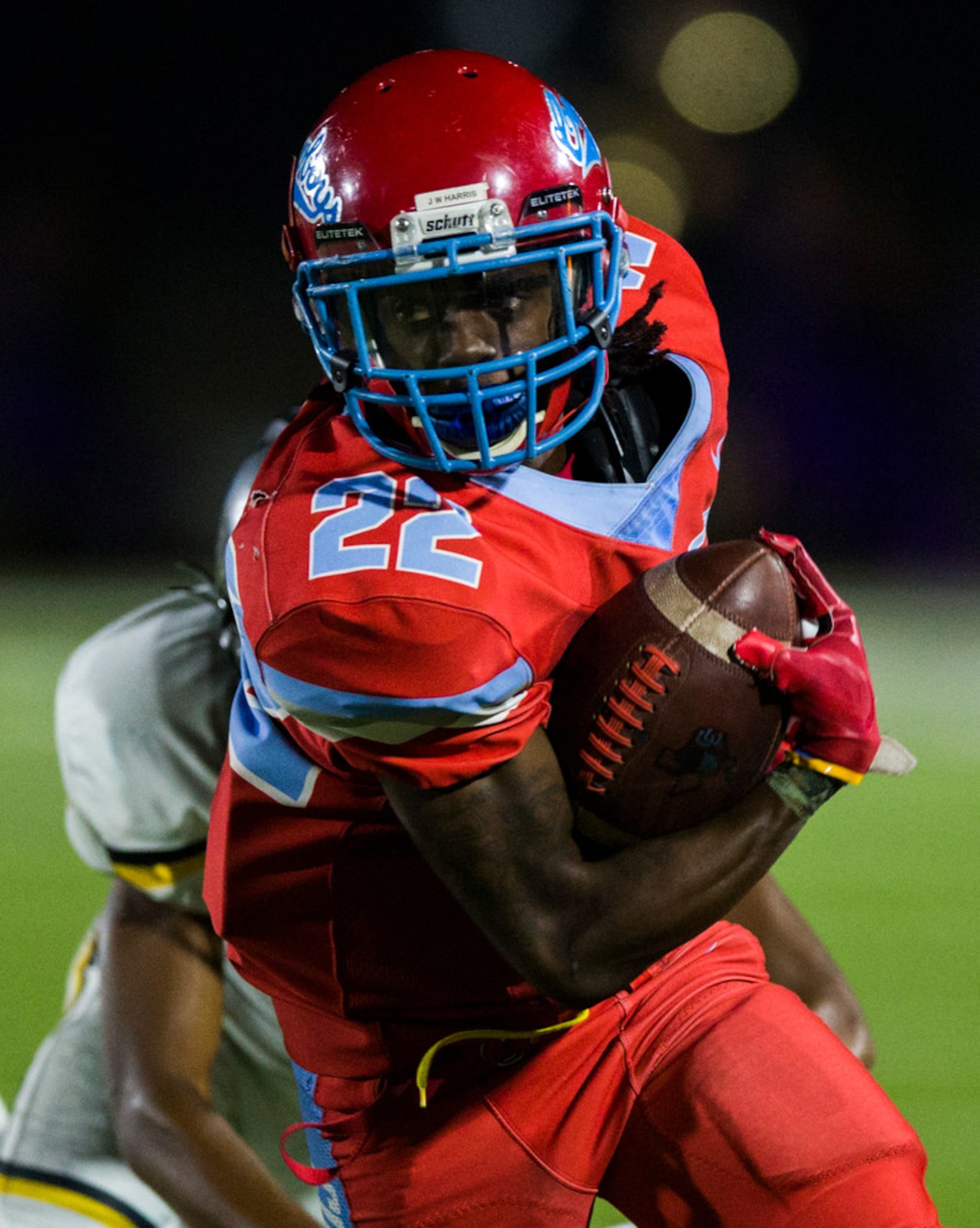 Carter running back Justise Wade-Harris (22) runs the ball during the second quarter of a 4A...