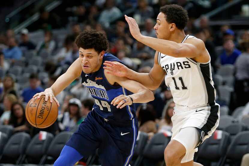 Dallas Mavericks forward Justin Jackson (44) drives around San Antonio Spurs guard Bryn...