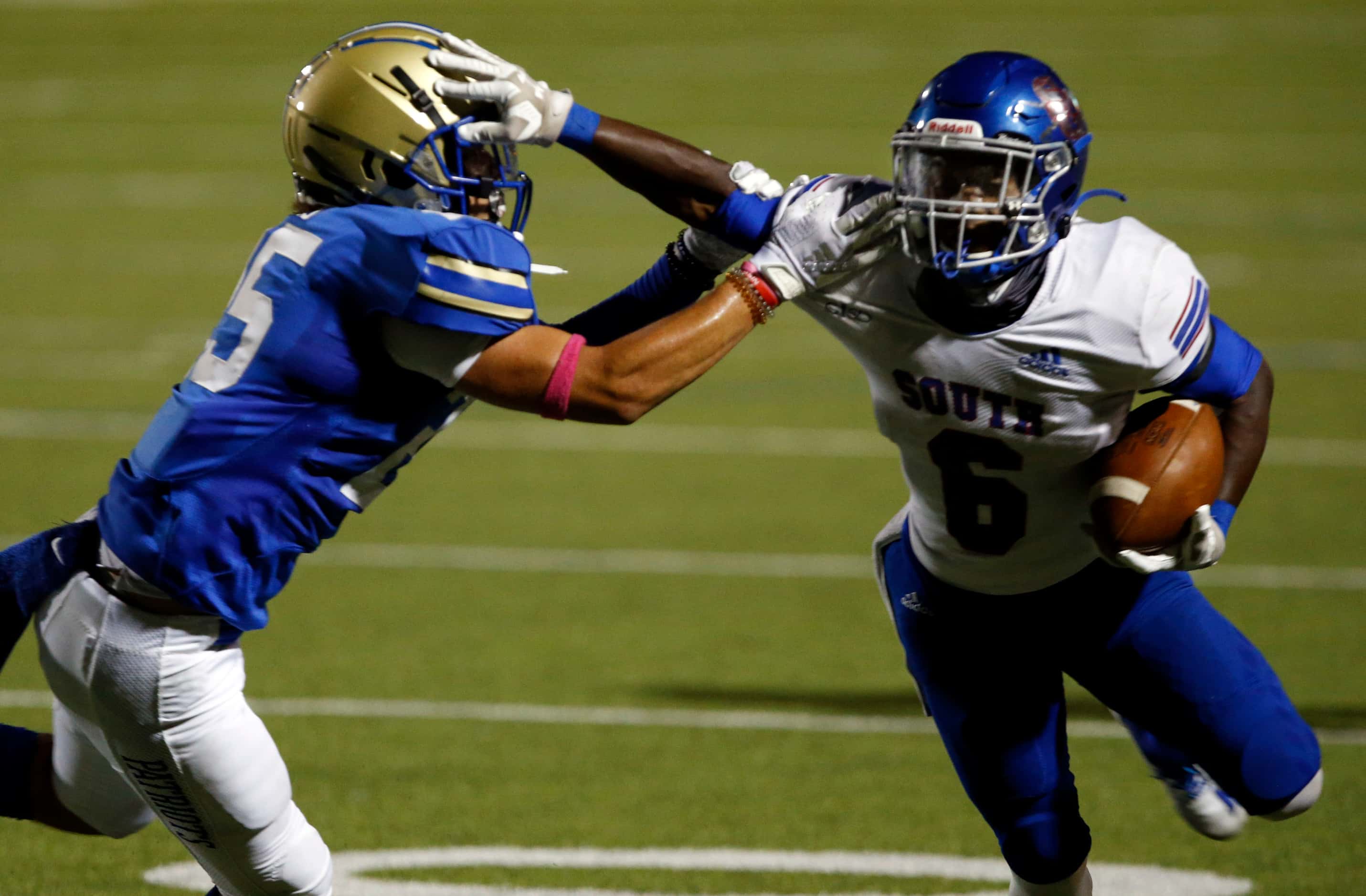 South Garland’s Jayllen Chambers (6) tries to escape Lakeview defender Nicholas Calais (55)...